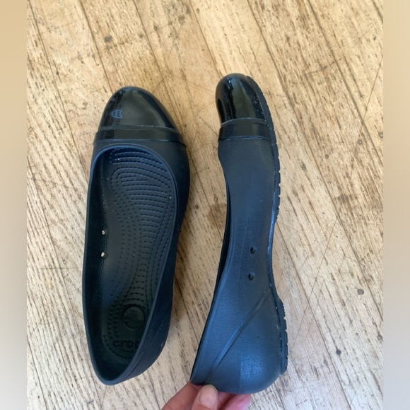 Black crocs Brooklyn dipped round toe flats women’s size 9 good used condition - Picture 5 of 6